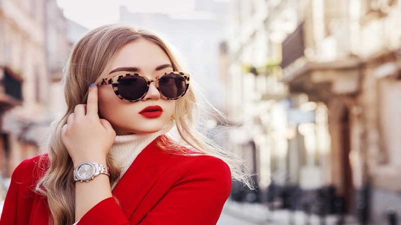 How to Accessorize with Eyewear: A Fashion Guide